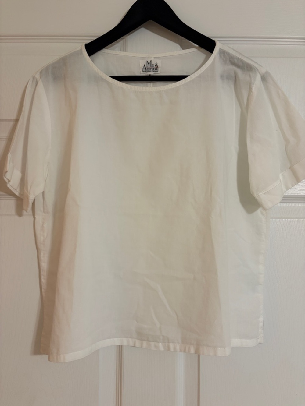 Me & Arrow Relax Crew Box Top - White - Size Small